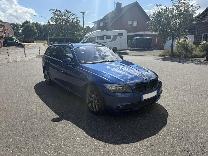 Gebraucht BMW 325 Comfort Edition 218 PS (160 kW) 2009 Blau Kombi