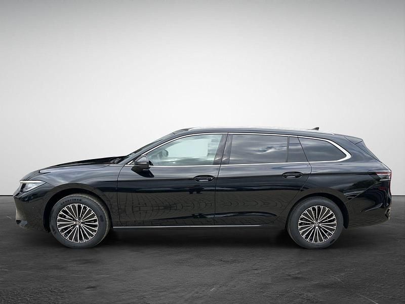 Gebraucht VW Passat Elegance+ 150 PS (110 kW) 2023 Grau (mangangrau metallic) Kombi