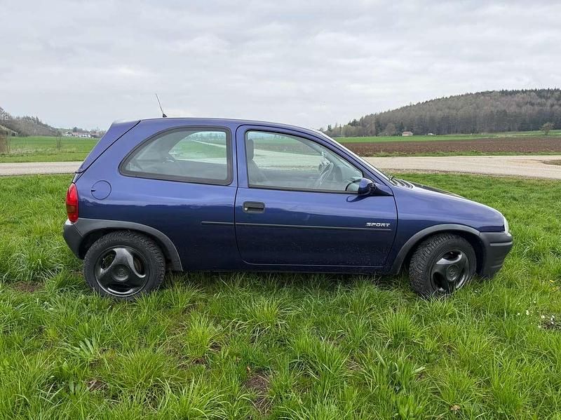 Gebraucht Opel Corsa Sport 60 PS (44 kW) 1995 Blau Kleinwagen