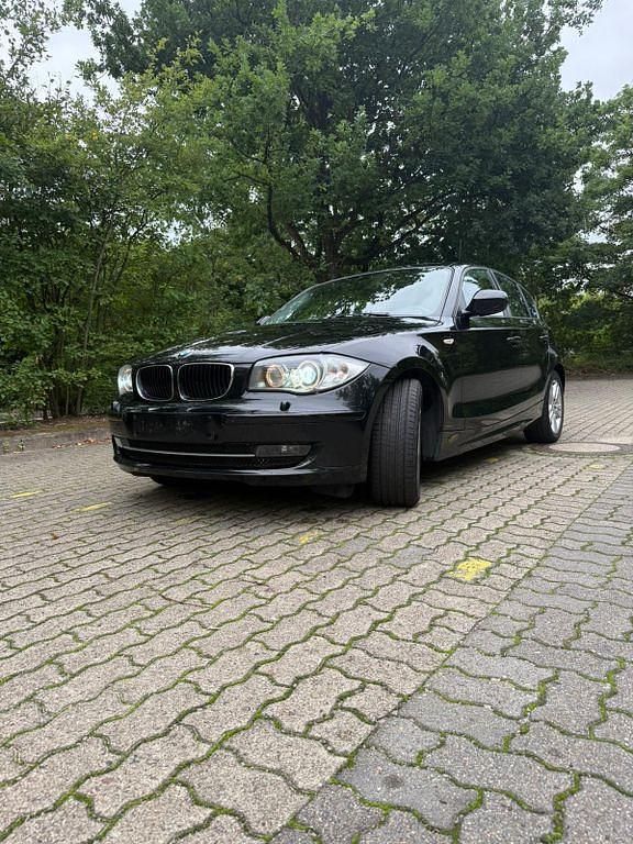 Schwarz Gebraucht 2010 BMW 118 Performance Kleinwagen | 6.990 € (Fairer Preis) - Bild 1/4