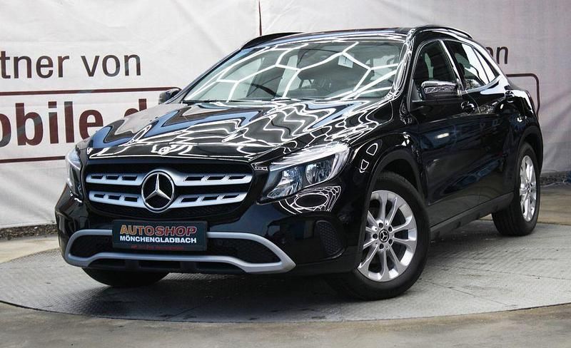Gebraucht Mercedes GLA180 122 PS (89 kW) 2019 Nachtschwarz SUV