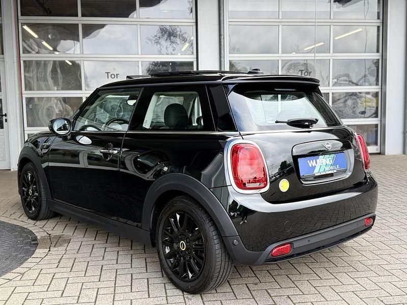 Gebraucht Mini Cooper SE Classic 135 kW (184 PS) 2023 Schwarz Kleinwagen