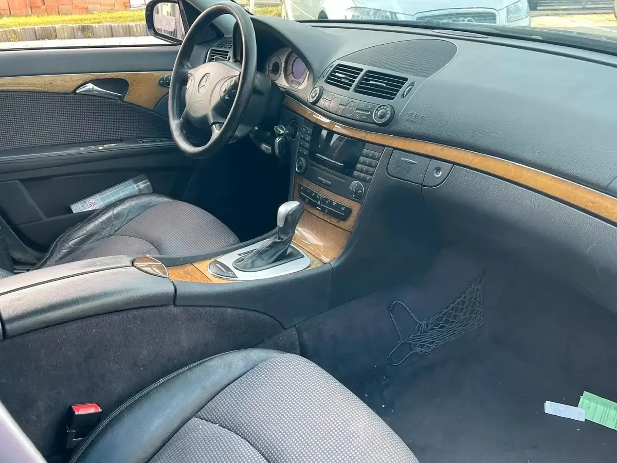 Gebraucht Mercedes E280 Avantgarde 177 PS (130 kW) 2004 Schwarz Kombi