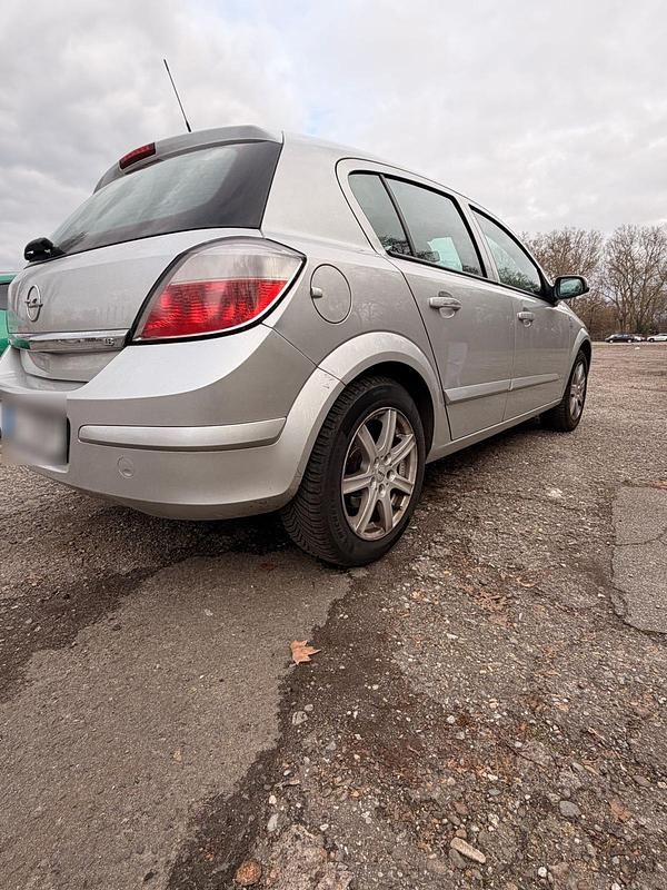 Gebraucht Opel Astra 125 PS (91 kW) 2004 Silber Kleinwagen