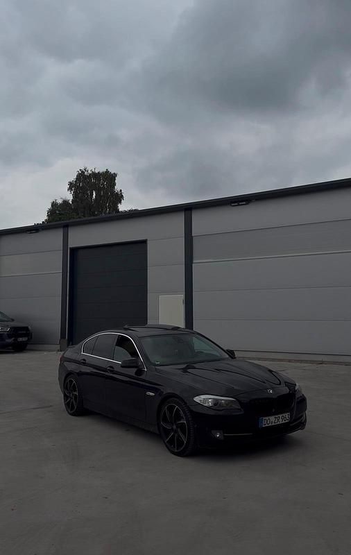 Gebraucht BMW 530 245 PS (180 kW) 2011 Schwarz Limousine