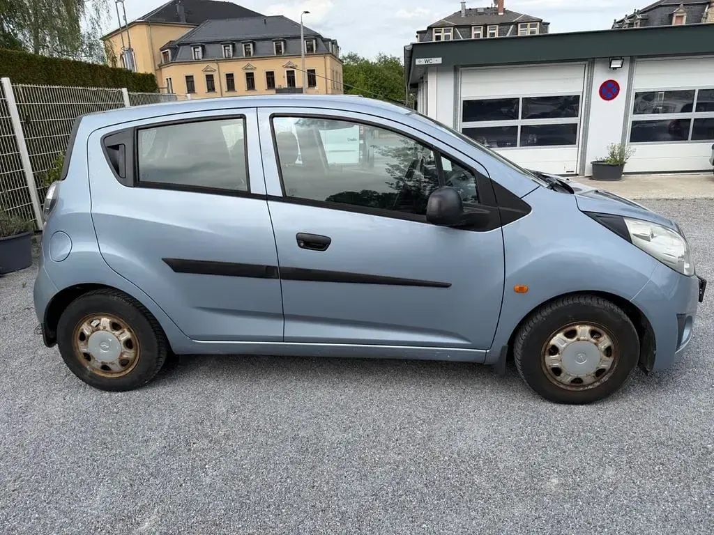 Second-hand Chevrolet Spark 68 CP (50 kW) 2010 Albastru Hatchback