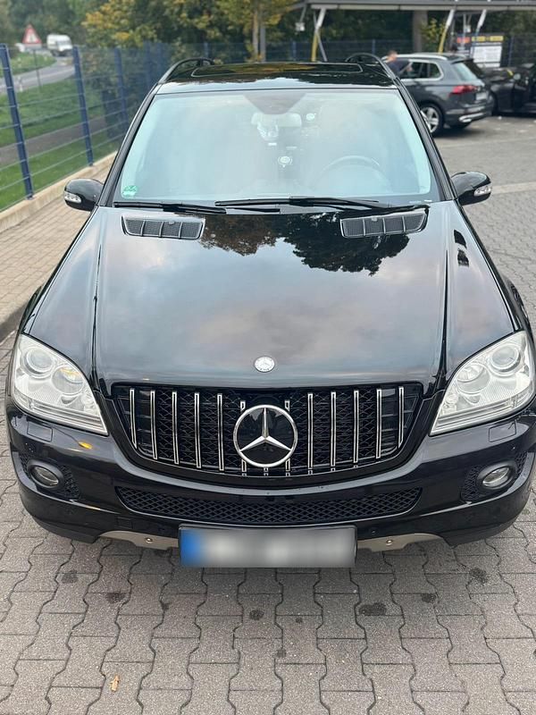 Gebraucht Mercedes ML320 224 PS (164 kW) 2008 Schwarz SUV
