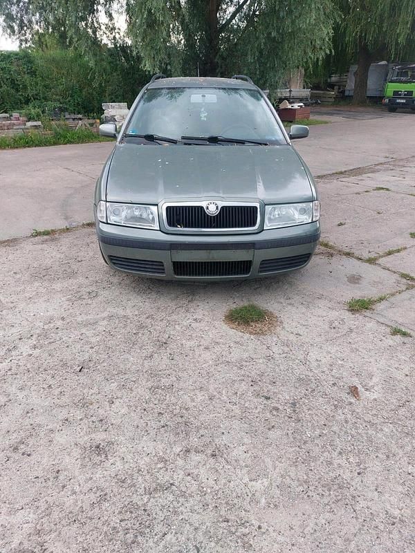 Grün Gebraucht 2003 Skoda Octavia Kombi | 200 € (Superpreis) - Bild 1/4