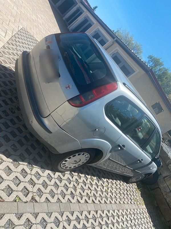 Second-hand Ford Focus 101 CP (74 kW) 2005 Argintiu Break