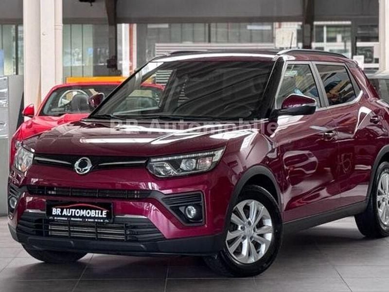 Rot Gebraucht 2019 Ssangyong (KGM) Tivoli SUV | 13.490 € (Teuer) - Bild 1/4