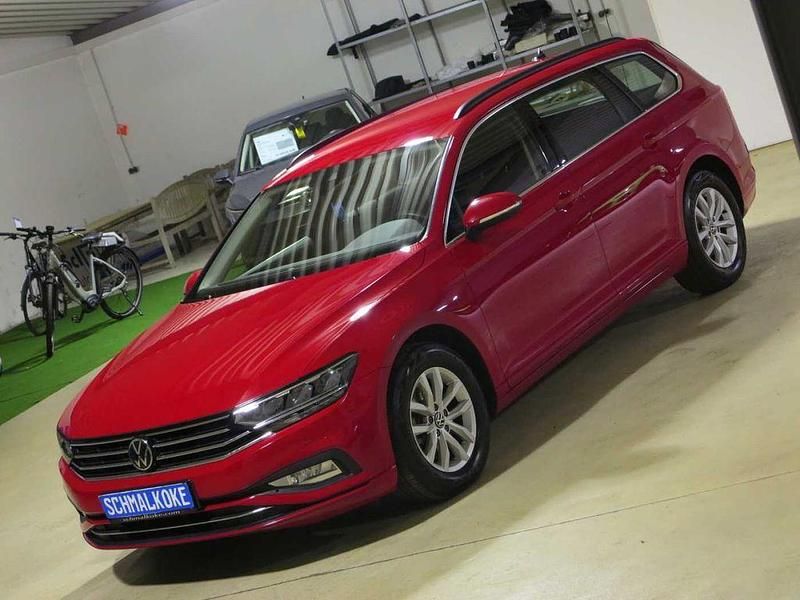 Gebraucht VW Passat Business 122 PS (89 kW) 2023 Tornado red Kombi