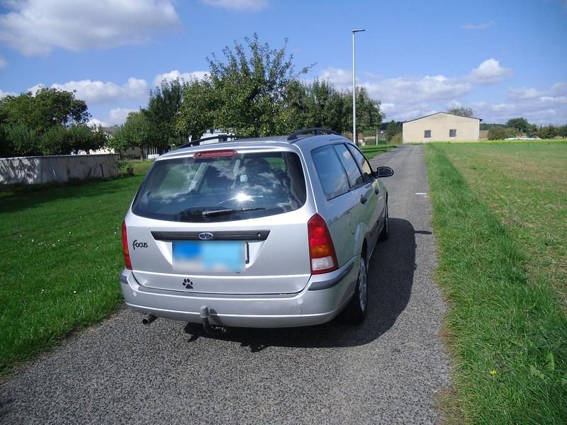 Gebraucht Ford Focus 115 PS (84 kW) 2004 Silber Kombi