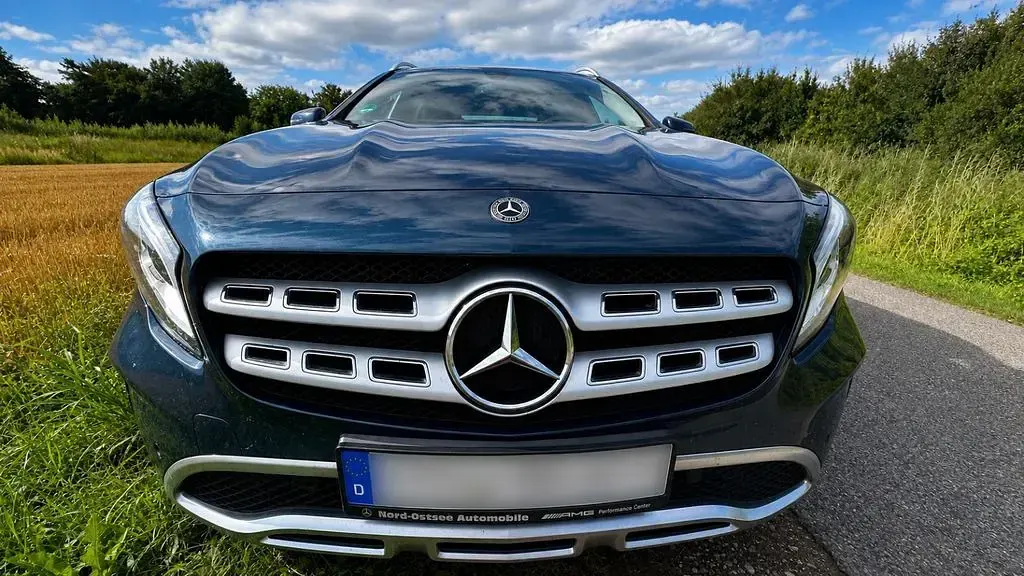 Gebraucht Mercedes GLA220 170 PS (125 kW) 2019 Blau SUV