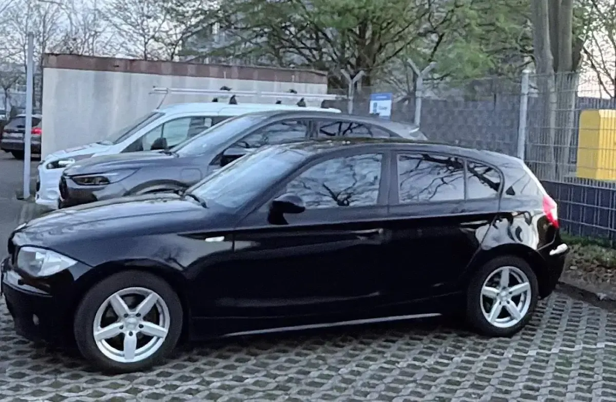 Gebraucht BMW 116 115 PS (84 kW) 2006 Schwarz Kleinwagen