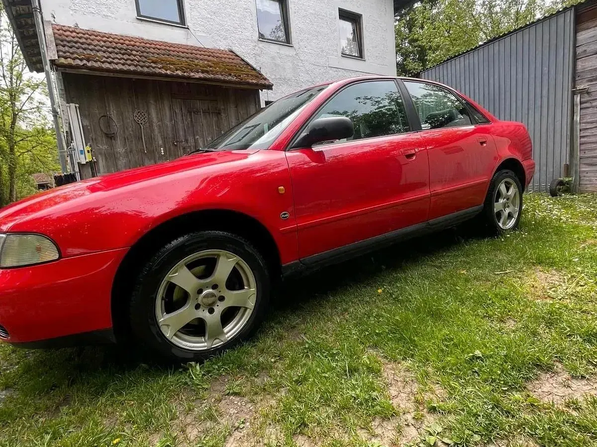 Gebraucht Audi A4 101 PS (74 kW) 1996 Rot Limousine