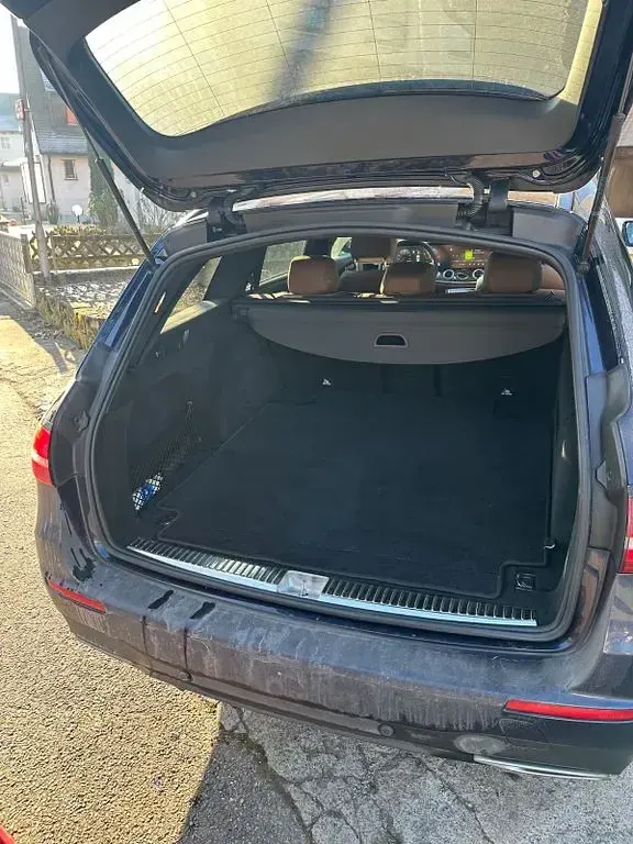 Używany Mercedes E400 330 KM (242 kW) 2020 Niebieski Sedan/Limuzyna