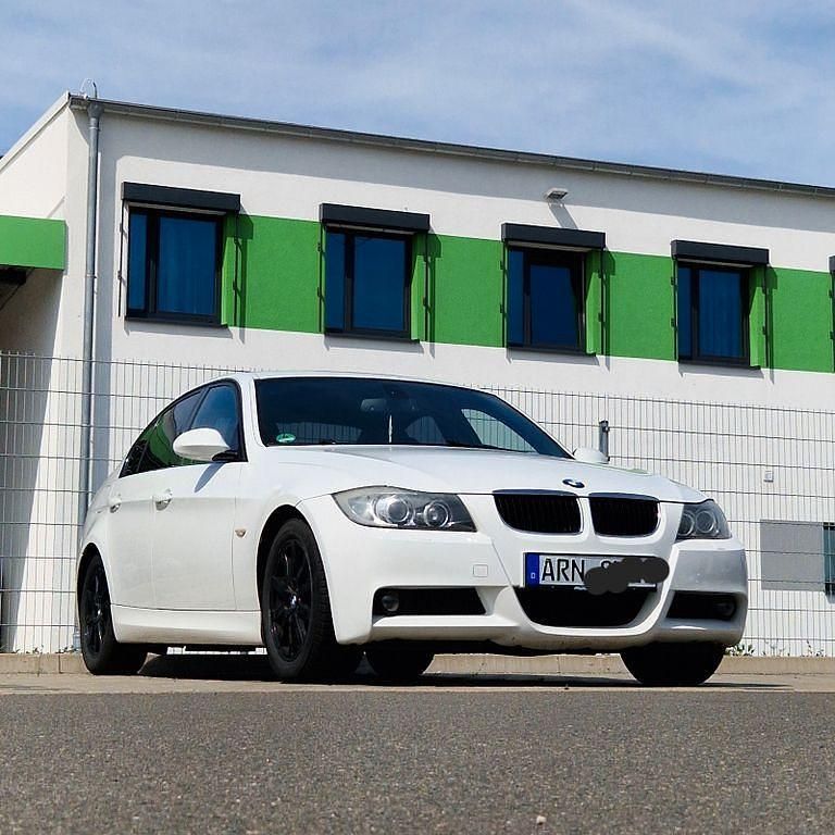 Weiß Gebraucht 2008 BMW 318 M Sport Limousine | 5.800 € (Fairer Preis) - Bild 1/4