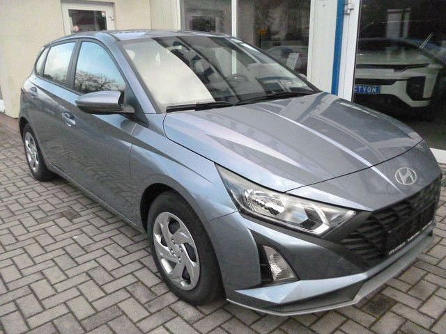 Neu Hyundai i20 79 PS (58 kW) 2025 Blau Limousine
