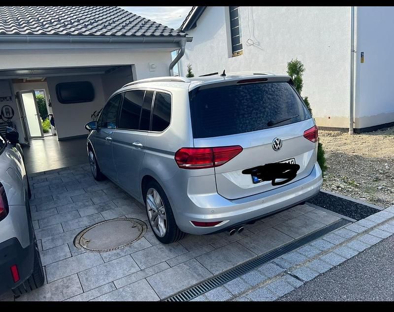 Silber Gebraucht 2019 VW Touran Highline Van / Kleinbus | 20.990 € (Fairer Preis) - Bild 1/4