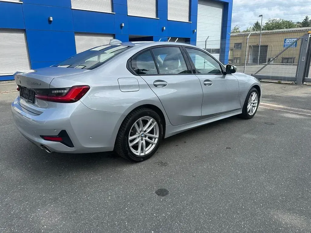 Gebraucht BMW 320 Sport Line 190 PS (139 kW) 2019 Silber Limousine