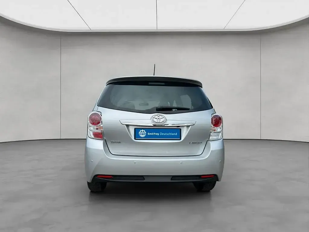 Gebraucht Toyota Verso Life 147 PS (108 kW) 2014 Silber Van / Kleinbus