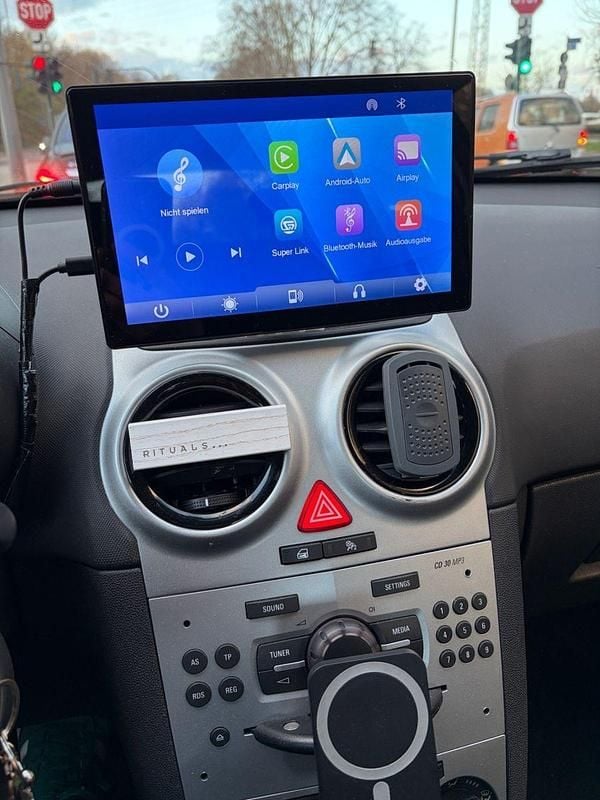 Gebraucht Opel Corsa Color Edition 69 PS (50 kW) 2014 Weiß Kleinwagen