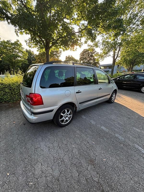 Silber Gebraucht 2004 VW Sharan Van / Kleinbus | 1.500 € (Fairer Preis) - Bild 1/4