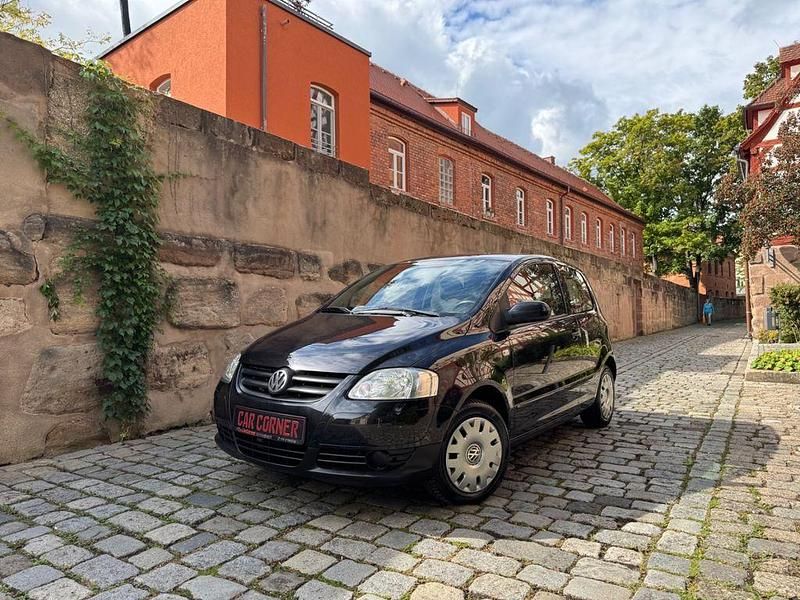 Schwarz Gebraucht 2009 VW Fox Refresh Kleinwagen | 1.999 € (Fairer Preis) - Bild 1/4