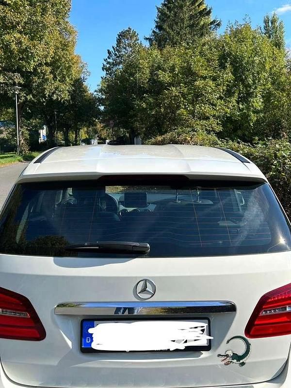 Gebraucht Mercedes B180 Urban 122 PS (89 kW) 2017 Weiß Kleinwagen