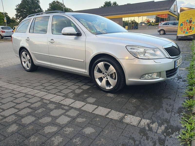 Silber Gebraucht 2010 Skoda Octavia Kombi | 5.900 € (Fairer Preis) - Bild 1/4