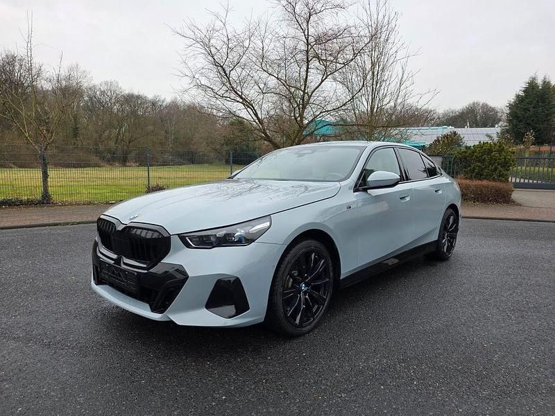 Gebraucht BMW 520 M Sport 208 PS (152 kW) 2024 Grau Limousine