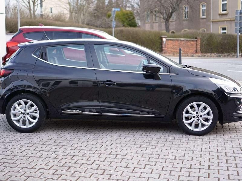 Gebraucht Renault Clio IV Intens 90 PS (66 kW) 2018 Blackpearlschwarz Kleinwagen
