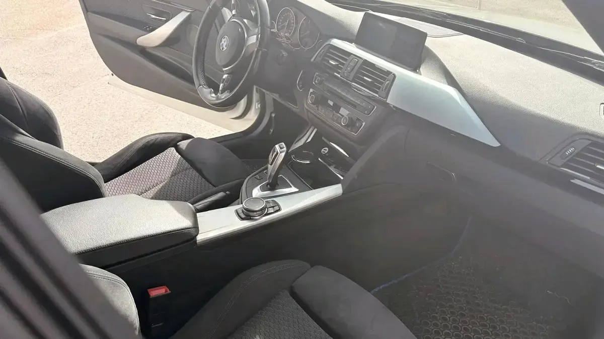 Gebraucht BMW 330 258 PS (189 kW) 2015 Weiß Limousine