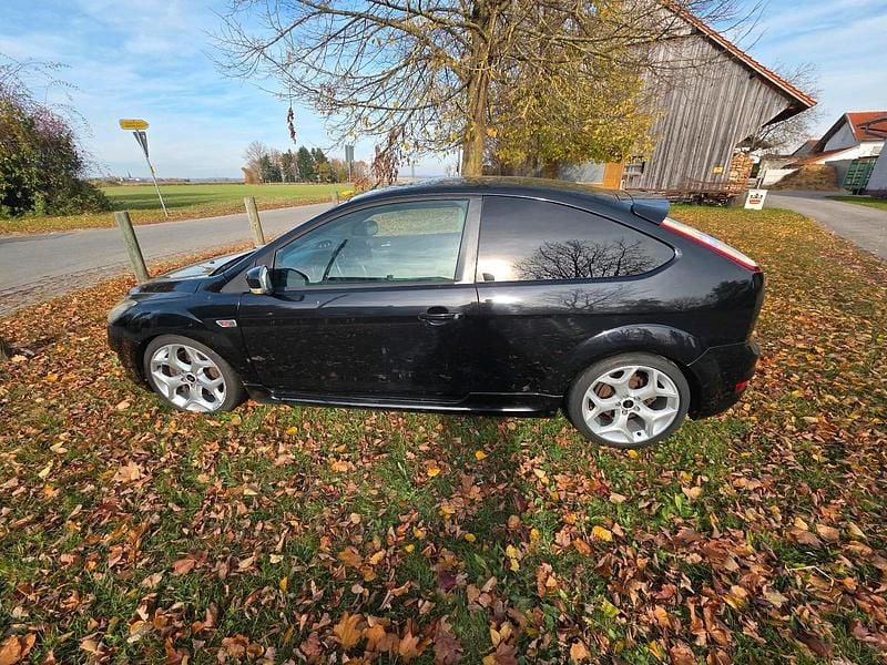 Violet Gebraucht 2009 Ford Focus ST Limousine | 7.800 € (Etwas zu teuer) - Bild 1/4