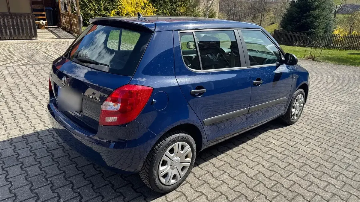 Gebraucht Skoda Fabia 60 PS (44 kW) 2014 Blau Kleinwagen