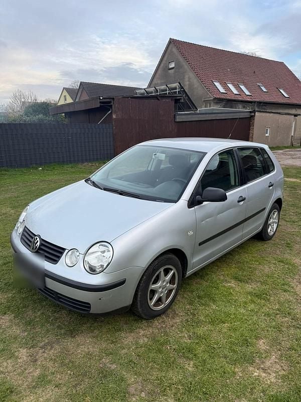 Gebraucht VW Polo 64 PS (47 kW) 2004 Silber Kleinwagen