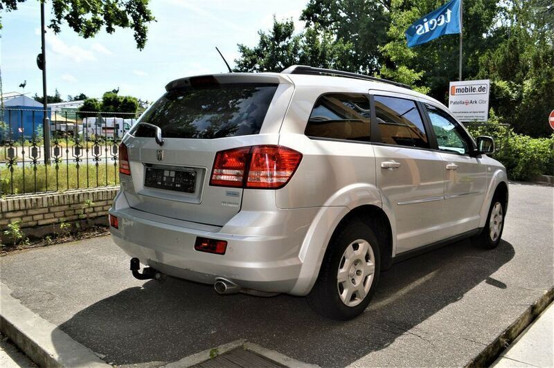 Gebraucht Dodge Journey SXT 140 PS (102 kW) 2010 Silber SUV