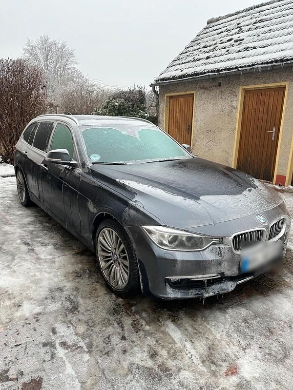 Second-hand BMW 330 258 CP (189 kW) 2013 Albastru Break