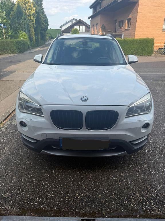Weiß Gebraucht 2012 BMW X1 xLine SUV | 9.450 € (Fairer Preis) - Bild 1/4