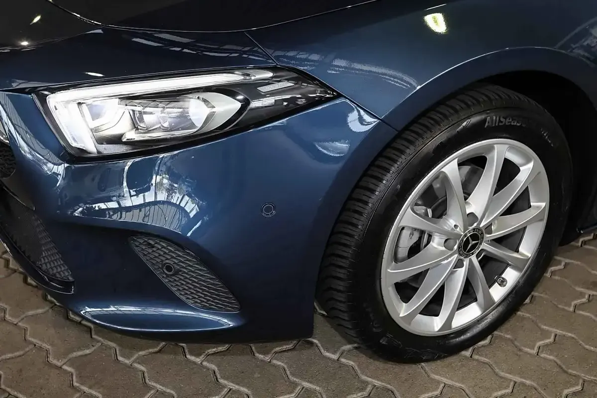 Gebraucht Mercedes A200 Progressive 163 PS (119 kW) 2021 Denimblau metallic Limousine