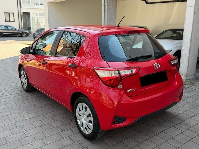 Gebraucht Toyota Yaris 69 PS (50 kW) 2017 Rot Kleinwagen