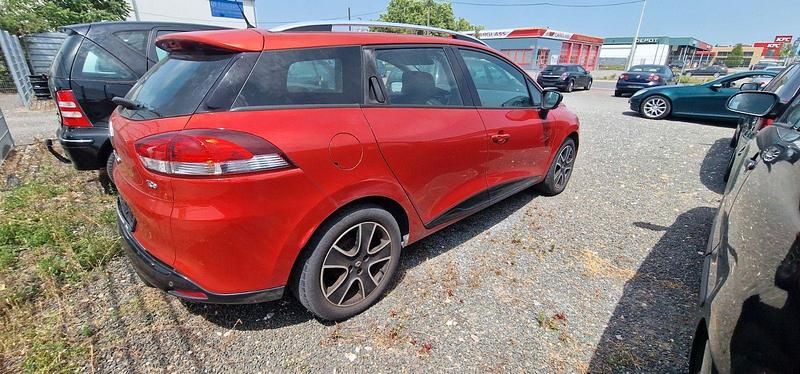 Gebraucht Renault Clio GrandTour Dynamique 90 PS (66 kW) 2015 Rot Kombi