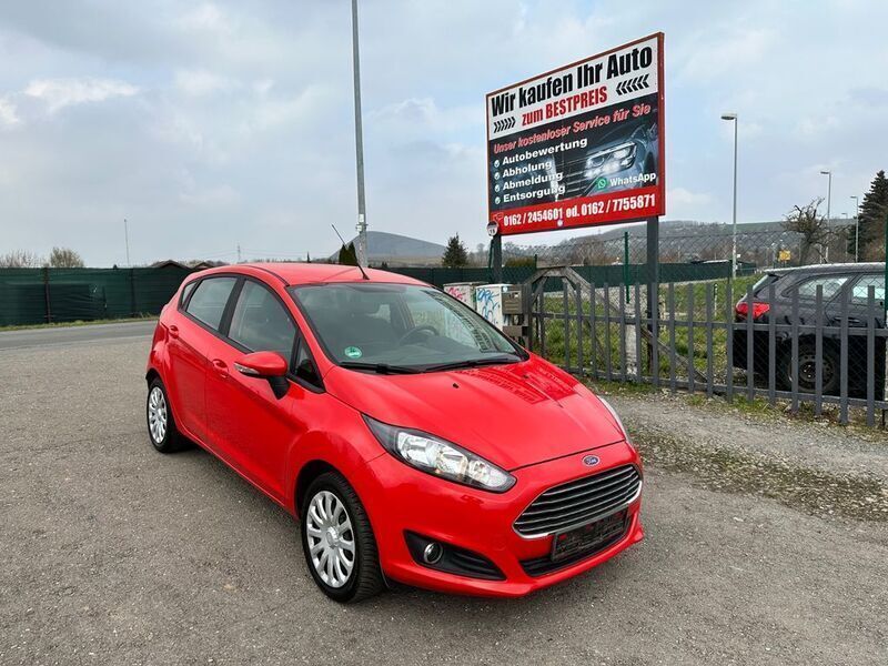Rot Gebraucht 2014 Ford Fiesta Trend Kleinwagen | 3.990 € (Guter Preis) - Bild 1/4