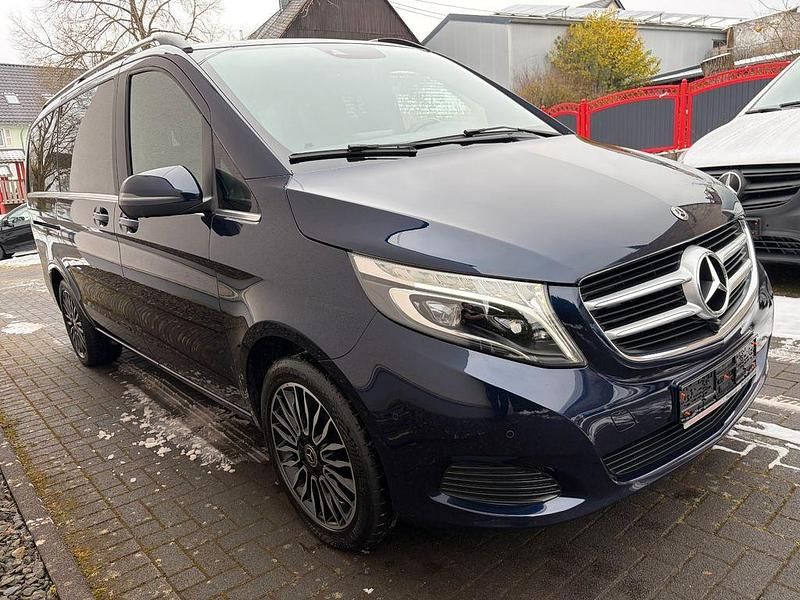 Gebraucht Mercedes V250 Edition 190 PS (139 kW) 2019 Blau Van / Kleinbus