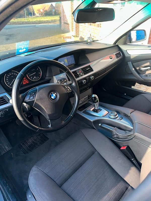Gebraucht BMW 525 197 PS (144 kW) 2008 Schwarz Kombi