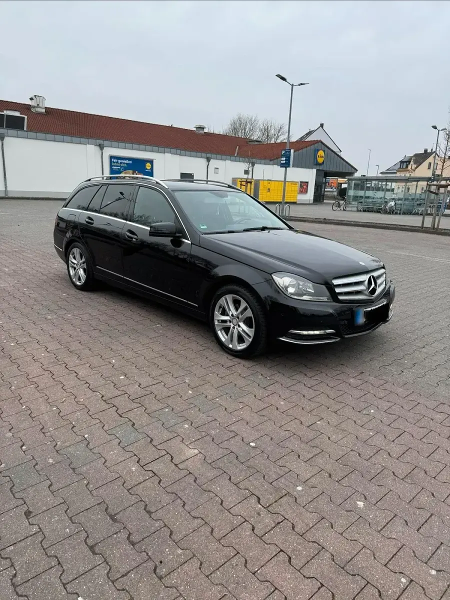 Gebraucht Mercedes C180 156 PS (114 kW) 2014 Schwarz Kombi