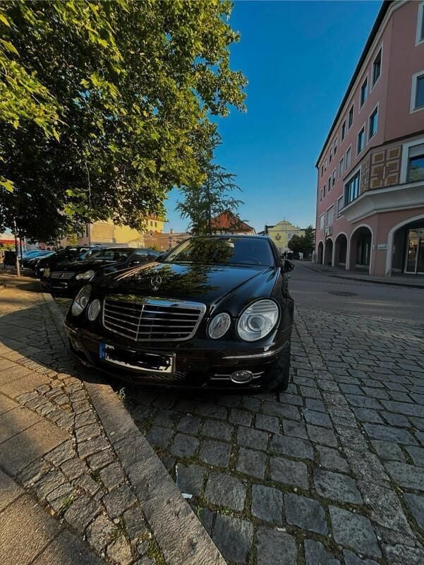 Schwarz Gebraucht 2007 Mercedes E350 Business Limousine | 8.200 € (Fairer Preis) - Bild 1/4