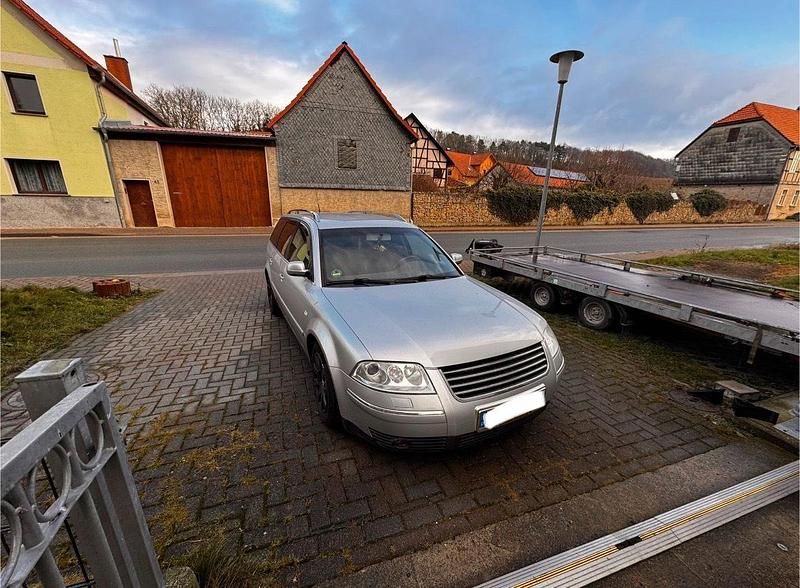Silber Gebraucht 2001 VW Passat Highline Kombi | 1.490 € (Guter Preis) - Bild 1/4