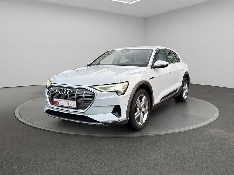 Gebraucht Audi e-tron Advanced 300 kW (408 PS) 2022 Gletscherweiß metallic SUV