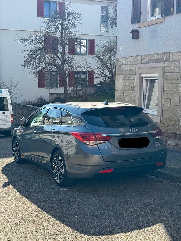 Gebraucht Hyundai i40 Premium 141 PS (103 kW) 2017 Grau Kombi